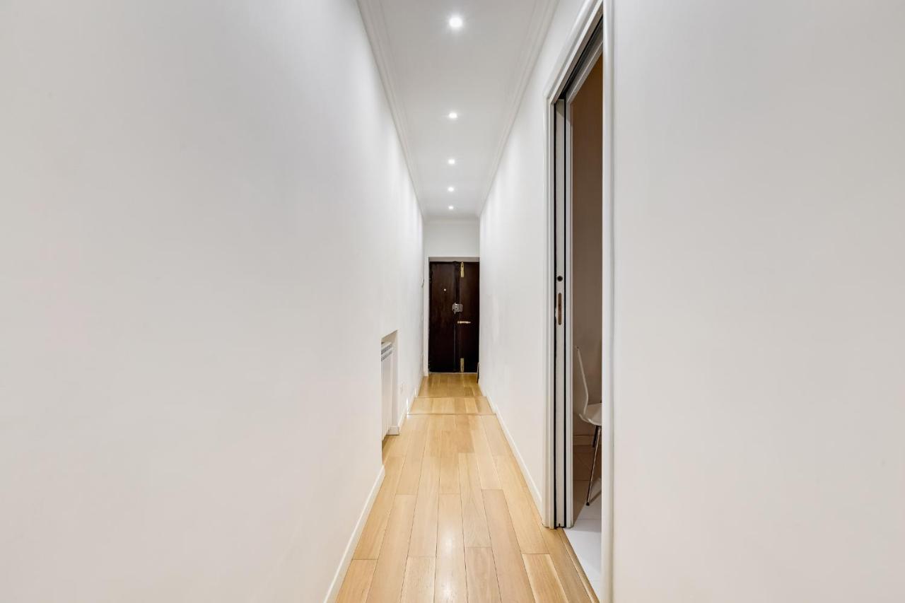 Trevi Fountain Modern Apartment Rome Exterior photo